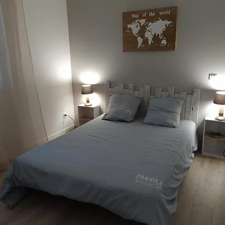 לינה וארוחת בוקר Les Logis De Lea 3*