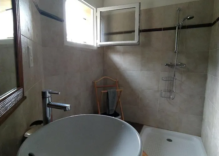 Les Logis De Lea Bed and Breakfast 3*