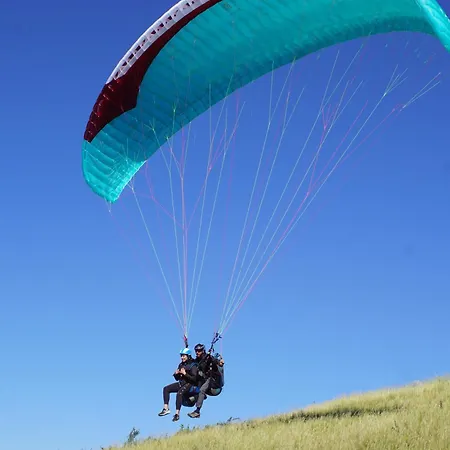 Les Logis De Léa Bed & Breakfast 3*