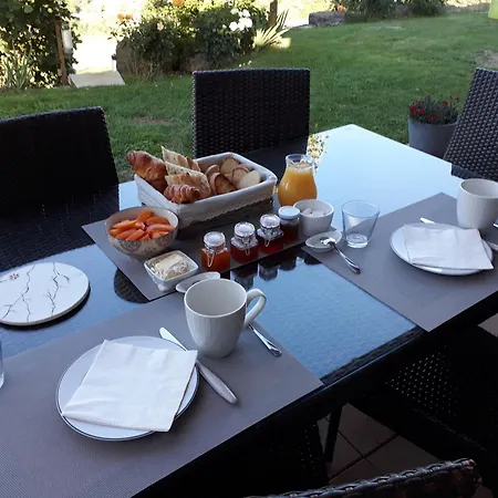 Les Logis De Lea فندق مبيت وإفطار Saint-Beauzely