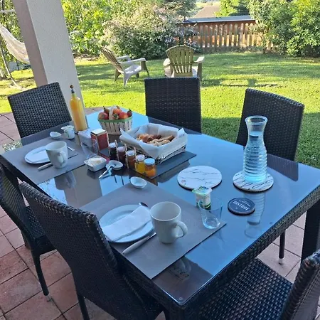 Les Logis De Lea Bed & Breakfast